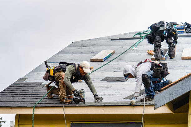 Professional Gutter Installation technician working in Cleveland, FL